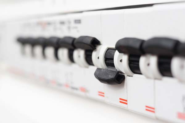 Comment tester les interrupteurs différentiels d'un tableau électrique ?